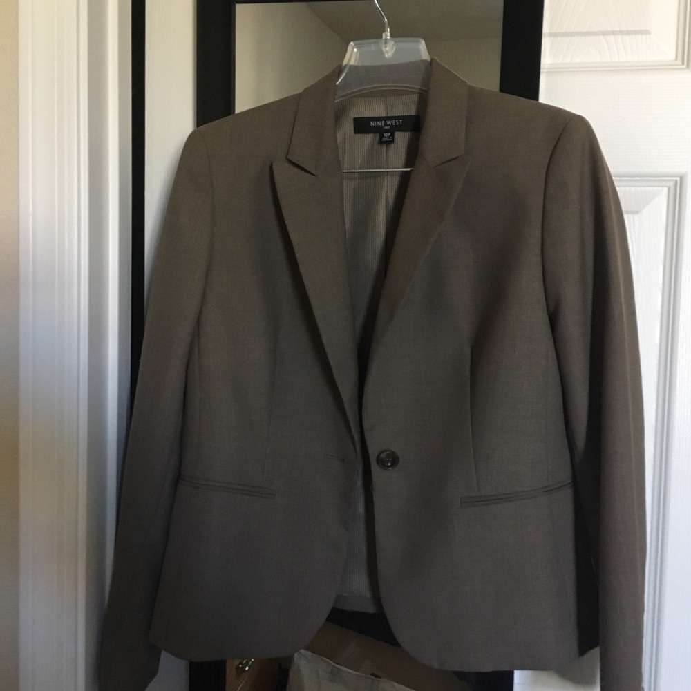 Suits petite